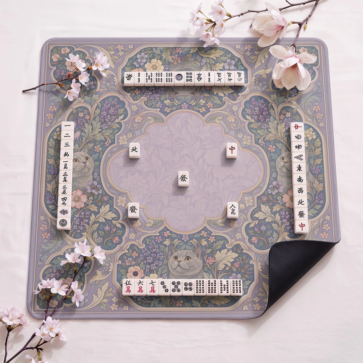 Lilac Shorthair design close-up on mahjong mat surface