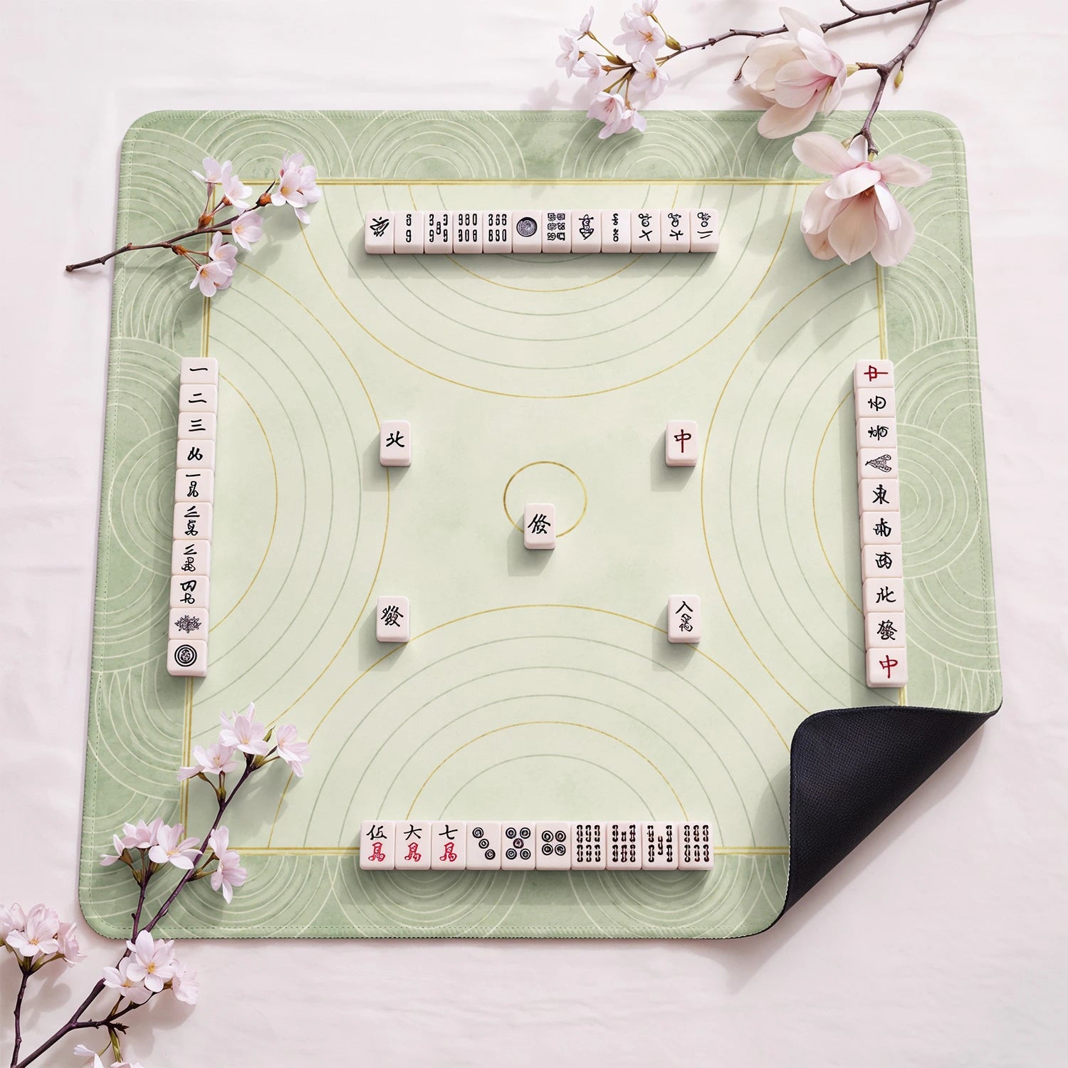 Sage Deco Arc design close-up on mahjong mat surface